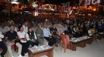 İlyas Yalçıntaş, Yayladağı Kültür Sanat Festivali'nde Konser Verdi