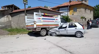 Sivas'ta Araç Kazası: 3 Çocuk Yaralandı