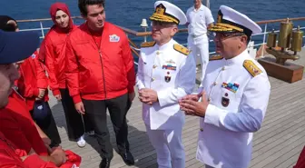 Savarona yatıyla Boğaz'daki geçiş törenine katılacak gençler duygularını AA'ya anlattı