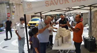 Mardin'in Savur ilçesinde Muharrem ayı aşure dağıtımı