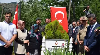 Şehit öğretmen Necmettin Yılmaz kabri başında anıldı