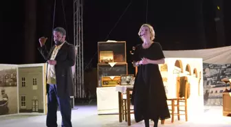 Seni Alırsa Fırtına Tiyatro Oyunu 33. Kez Sahnelendi