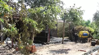 Antalya'da Prefabrik Evde Yangın: 81 Yaşındaki Adam Kurtarıldı