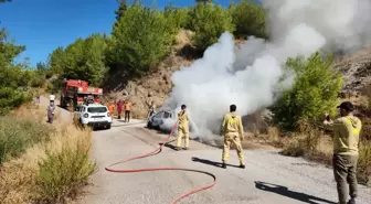 Serik'te Seyir Halindeki Otomobilde Yangın