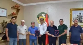 Nizip'te Sezonun İlk Kırmızı Kabuklu Antep Fıstığı Ödüllendirildi