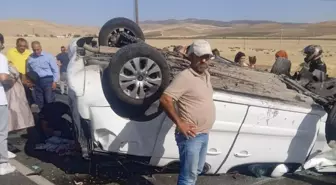 Siirt'te Hafif Ticari Araç Devrildi: 9 Yaralı