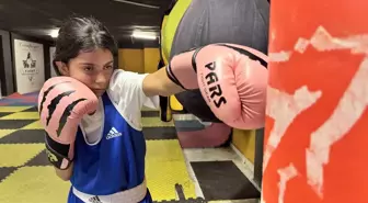 Siirtli 11 yaşındaki Eylül, boksta şampiyon babasının izinden gidiyor