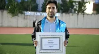 Öğretmen, Öğrencileriyle Birlikte Üniversiteden Mezun Oldu