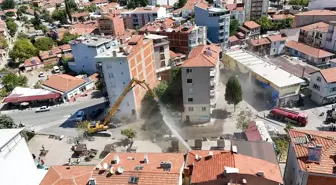 Sındırgı'da Deprem Sonrası Yıkım Çalışmaları Devam Ediyor