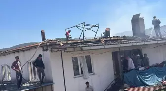 Sındırgı'da Evde Yangın Çıktı: İtfaiye Müdahale Etti