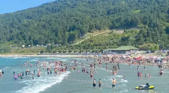 Samsun'un Türkeli Plajı'nda 8 Yaşındaki Çocuk Boğulma Tehlikesi Geçirdi
