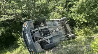 Saraydüzü'nde Devrilen Otomobilde Karı Koca Yaralandı