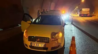 Sinop'ta Tünel İçinde Otomobil Kazası: 2 Yaralı