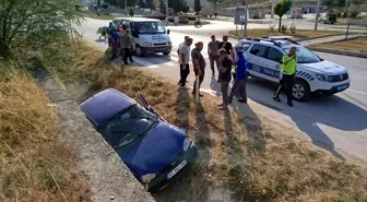 Boyabat'ta Kamyon-Otomobil Çarpıştı: Anne ve Oğlu Yaralı