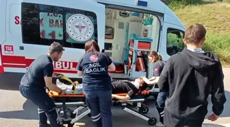 Sinop'ta Motosiklet Devrildi: 2 Yaralı