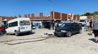 Sinop'ta Otomobil ve Minibüs Çarpıştı: 4 Yaralı