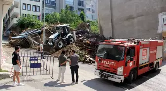 Sinop'ta Yıkılma Riski Taşıyan Tarihi Bina Çöktü