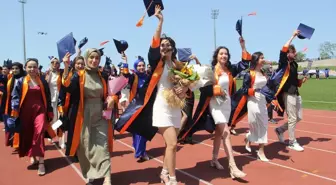 Sinop Üniversitesinin mezuniyet töreninde öğrenciler İsrail'in Gazze'ye saldırılarını kınadı