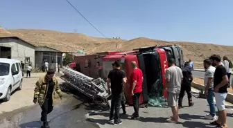 Cizre'de İtfaiye Aracı Devrildi, 5 Görevli Yaralı