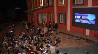 Şırnak'ta kırsaldaki yaklaşık 4 bin 500 çocuk açık havada sinema ile buluştu