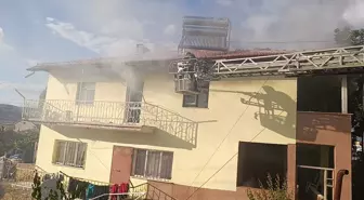 Sivas'ın Şarkışla ilçesinde çıkan ev yangını söndürüldü