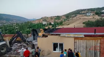 Sivas'ta Yangın: Ev ve Ahır Kullanılamaz Hale Geldi