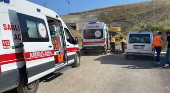 Sivas'ta Göçük Altında Kalan İşçiler Kurtarıldı