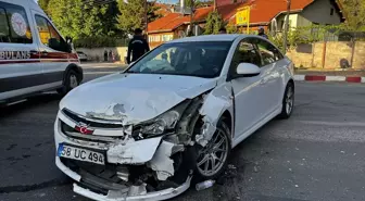 Sivas'ta Otomobil Çarpışması: 3 Yaralı