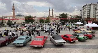 Sivas Kongresi'nin 106. Yıl Dönümünde Klasik Otomobil Fuarı Açıldı