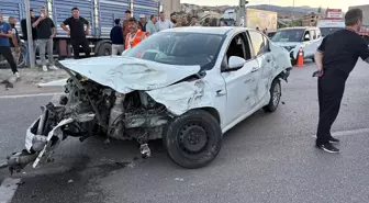 Sivas'ta Otomobil-Minibüs Çarpıştı: 15 Tarım İşçisi Yaralandı