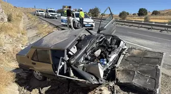 Sivas'ta Otomobilin Şarampole Devrilmesi Sonucu 3 Yaralı