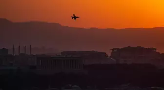 SOLOTÜRK'ten Anıtkabir Üzerinde Saygı Uçuşu