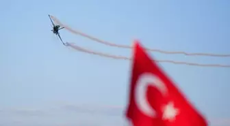SOLOTÜRK İstanbul Semalarında Gösteri Uçuşu Gerçekleştirdi
