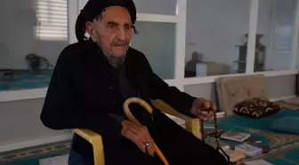 103 Yaşındaki Hacı Abdullah, Camiye Adanmış Yaşamı İle Öne Çıkıyor