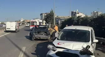 Sultanbeyli'de Trafik Kazası: 4 Kişi Hafif Yaralandı