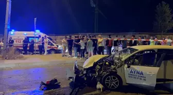 Sultanbeyli'de Minibüs ve Otomobil Çarpıştı: 10 Yaralı