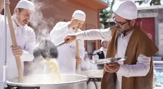 Sümbül Efendi Merkez Tekkesi'nde 10 bin kişilik aşure kaynatıldı
