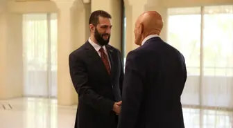 Suriye Cumhurbaşkanı Shara, ABD'nin Büyükelçisini Kabul Etti