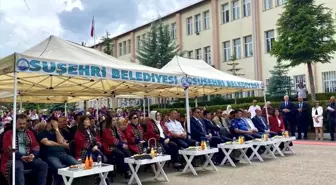 Suşehri'nde Mezuniyet Coşkusu: 25. Dönem Öğrencileri Diplomasını Aldı
