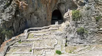 Isparta'nın Zindan Mağarası, Tarihi ve Doğal Güzellikleriyle Turistlerin İlgisini Çekiyor