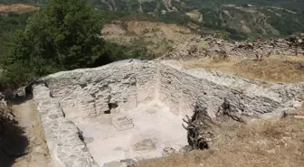 Altınova'da Tarihi Çobankale Kazıları Devam Ediyor