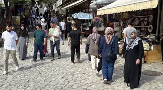 Safranbolu'da Hafta Sonu Yoğunluğu: Ziyaretçiler Tarihi Sokaklarda
