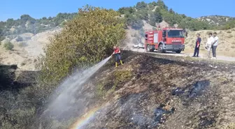 Amasya'nın Taşova İlçesinde Otluk Alanda Yangın Çıktı