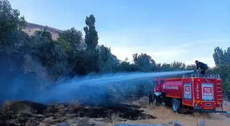 Tatvan'da Otluk Alanda Yangın Kontrol Altına Alındı