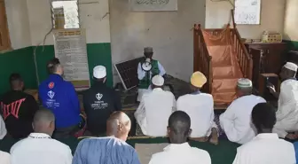 Madagaskar'da Türkiye'nin Şefkat Eli: TDV Gönüllüleri, Kurban Bağışlarını İhtiyaç Sahiplerine Ulaştırdı