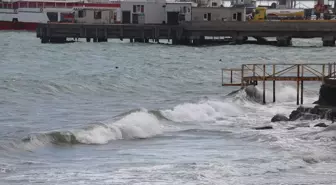 Marmara Denizi'nde Poyraz Deniz Ulaşımını Aksattı