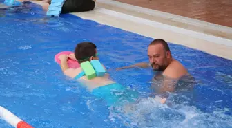 Tekirdağ'da Özel Çocuklar Yüzme Kursuyla Sosyalleşiyor