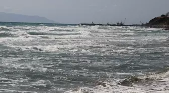 Marmara Denizi'nde Poyraz Ulaşımı Aksatıyor