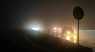 Tekirdağ-Malkara Yolunda Yoğun Sis ve Sağanak Yağış Sürücüleri Zorladı