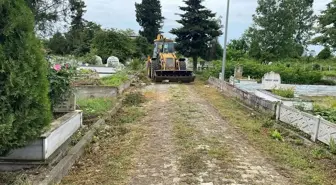 Terme Belediyesi Mezarlıklarda Temizlik Çalışmaları Yaptı